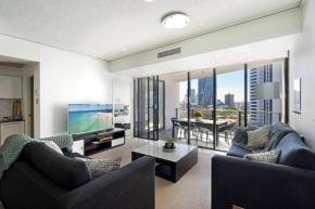 Luxe High-rise with Al Fresco Dining & Ocean views